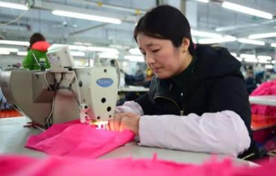 工廠招工難?服裝廠老板:不存在的,開工資7千,工人搶著來應聘