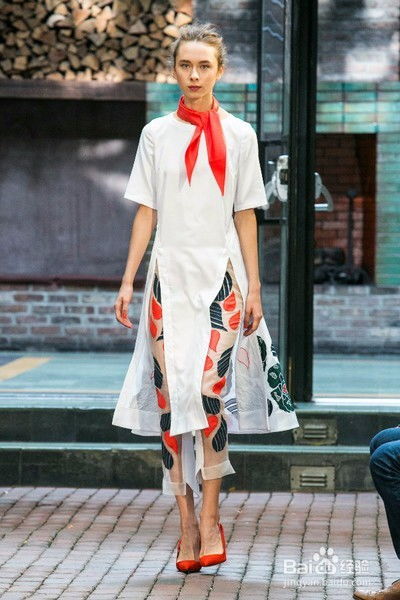 時(shí)尚秀場(chǎng) 服裝設(shè)計(jì)的視覺盛宴與藝術(shù)表達(dá)